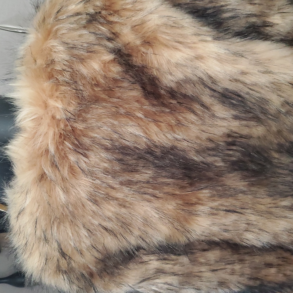 NWT - Stoned Immaculate - Incredible & Fluffy Faux Fur Jacket - Picture 4 of 11